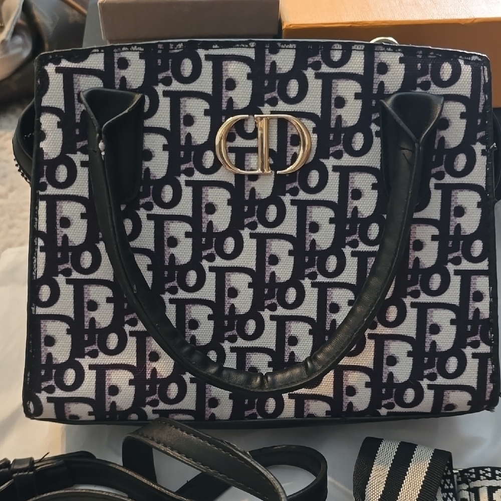 D Black and White Oblique Logo Tote with Gold CD Accent - Picture 2 of 9